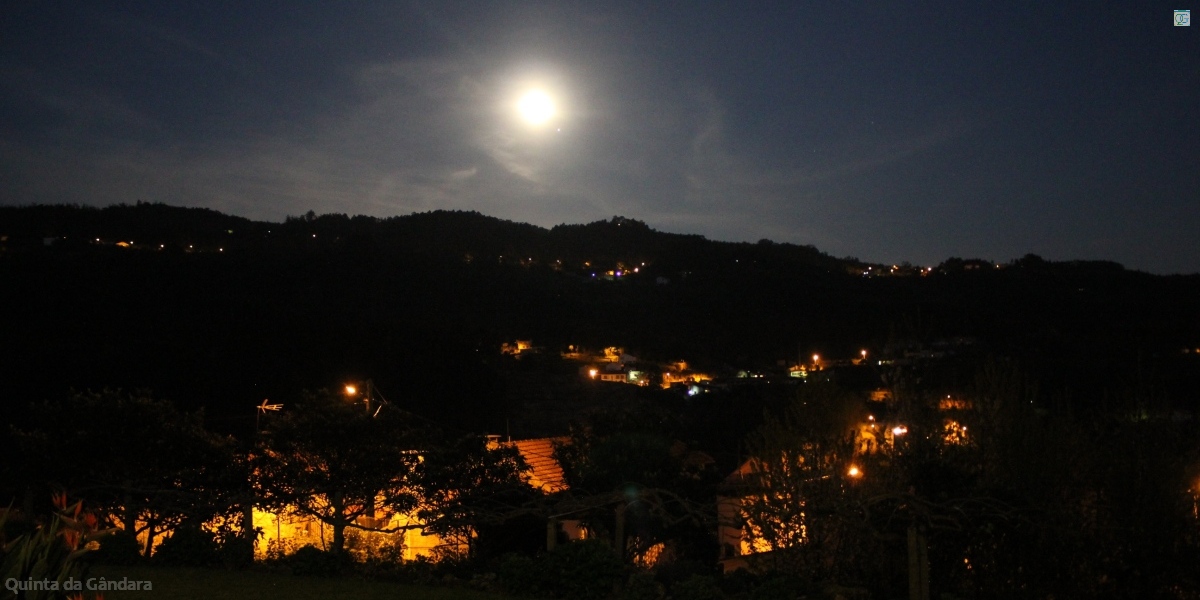 Pueblo de noche