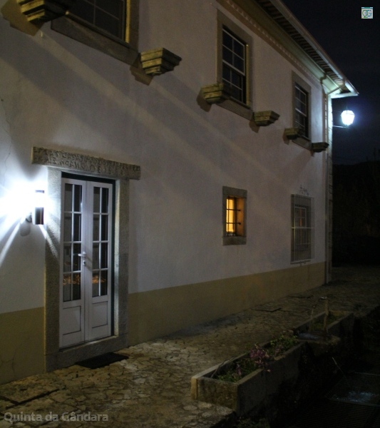 Jardín de noche